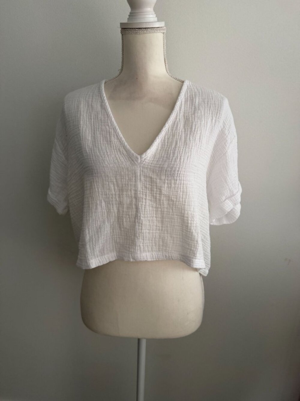 MONROW White Lightweight Crop Top Size Large NEW NWT